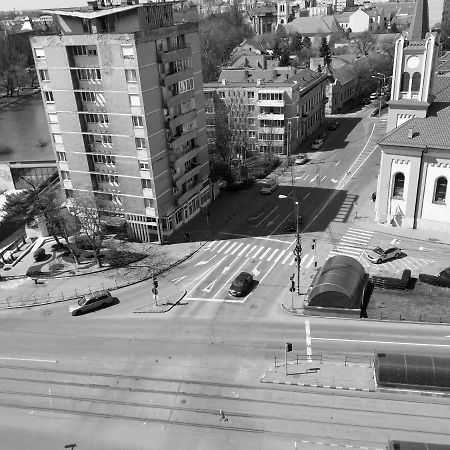 Ana'S Apartment Oradea Extérieur photo